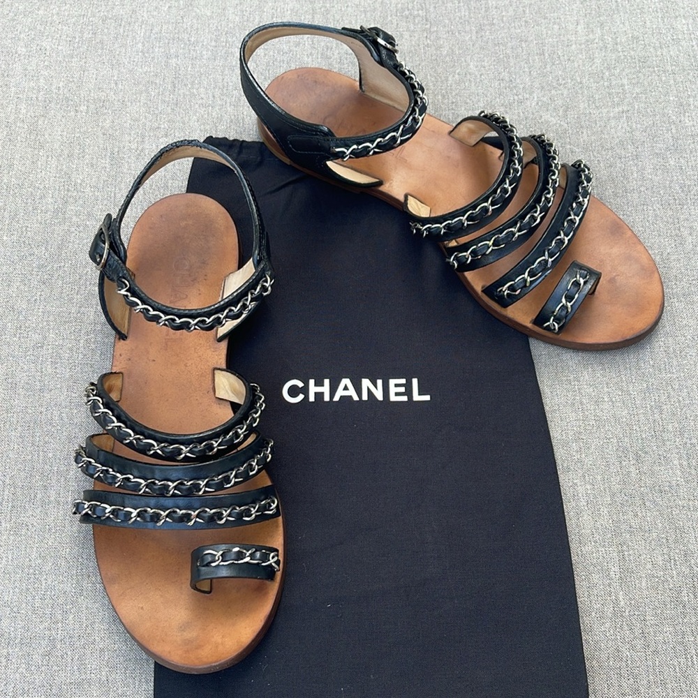 CHANEL Strappy Flat Sandal in Black Leather and Silver Chain Detail